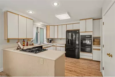 2902 Crossfield Drive, Greensboro, NC 27408 - Photo 11