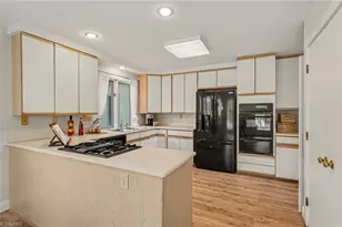 2902 Crossfield Dr, Greensboro, NC 27408 - Photo 11