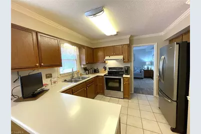 5901 Spanish Oak Drive, Greensboro, NC 27409 - Photo 7