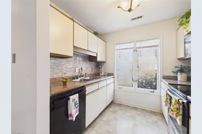 1415 Grantland Place, Greensboro, NC 27410 - Photo 5