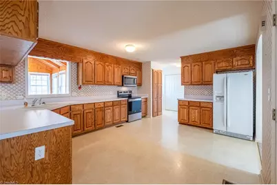 1070 Dun Avenue, Walnut Cove, NC 27052 - Photo 11