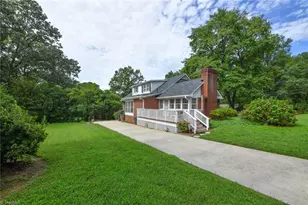 2702 Holly Dr, Greensboro, NC 27408 - Photo 3