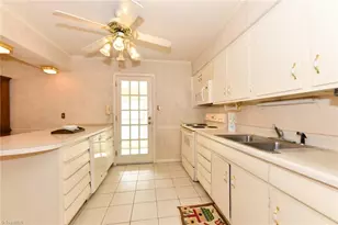 2702 Holly Dr, Greensboro, NC 27408 - Photo 5