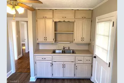 1021 Louise Avenue, Eden, NC 27288 - Photo 5