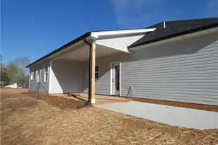 109 Hickory St, Yadkinville, NC 27055 - Photo 9