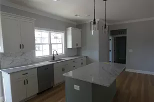 109 Hickory St, Yadkinville, NC 27055 - Photo 5