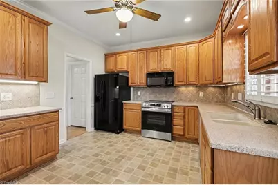 2800 Kingsdale Court, Winston-Salem, NC 27103 - Photo 11