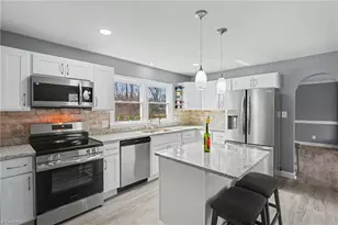 204 N Gurney St, Burlington, NC 27215 - Photo 11