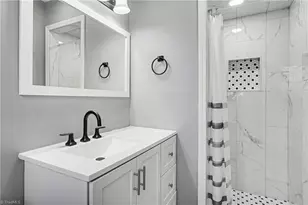 204 N Gurney St, Burlington, NC 27215 - Photo 17