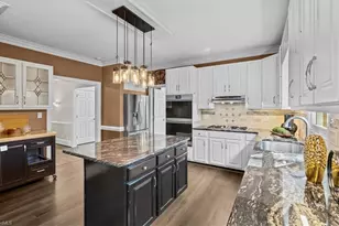 905 McDowell Dr, Greensboro, NC 27408 - Photo 15