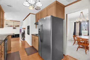 4220 Farlow Dr, Greensboro, NC 27406 - Photo 9