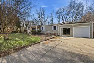 572 Fieldtop Dr, Winston-Salem, NC 27107 - Photo 3