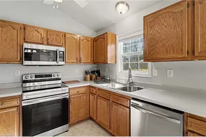 4302 Fox Street, Randleman, NC 27317 - Photo 11