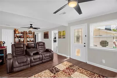 3917 W Friendly Avenue, Greensboro, NC 27410 - Photo 11