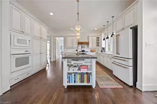 208 Willoughby Blvd, Greensboro, NC 27408 - Photo 9