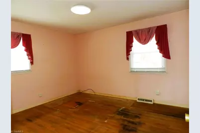 2500 Argonne Boulevard, Greensboro, NC 27407 - Photo 7