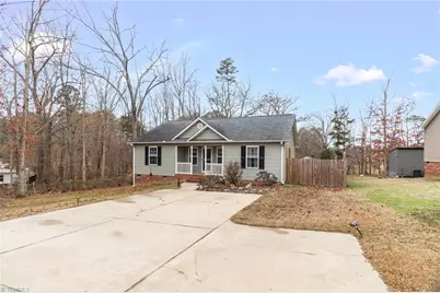 104 Black Avenue, Thomasville, NC 27360 - Photo 5