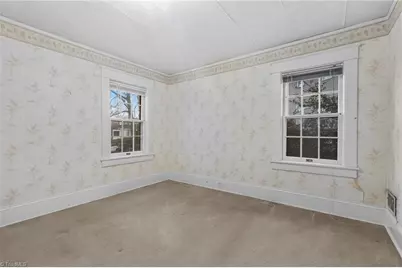 708 E Lake Drive, Greensboro, NC 27401 - Photo 17