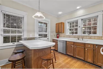 708 E Lake Drive, Greensboro, NC 27401 - Photo 9