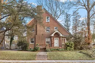 708 E Lake Dr, Greensboro, NC 27401 - Photo 1