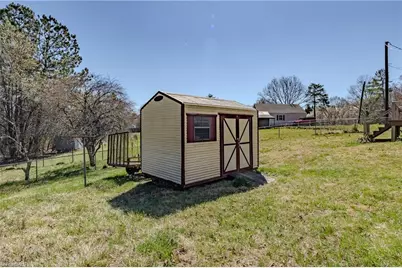 636 Hamburg Street, Mount Airy, NC 27030 - Photo 5