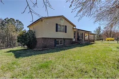 636 Hamburg Street, Mount Airy, NC 27030 - Photo 3