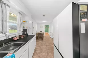 724 E Main St, Seagrove, NC 27341 - Photo 9