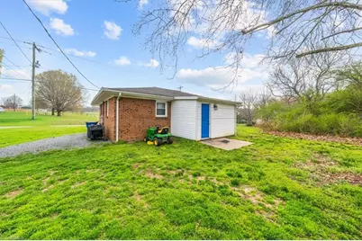 724 E Main Street, Seagrove, NC 27341 - Photo 21