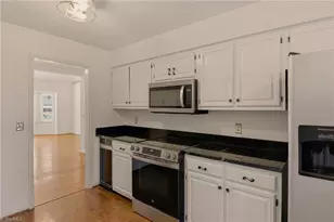 10 Park Village Ln, Greensboro, NC 27455 - Photo 9