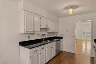 10 Park Village Ln, Greensboro, NC 27455 - Photo 7