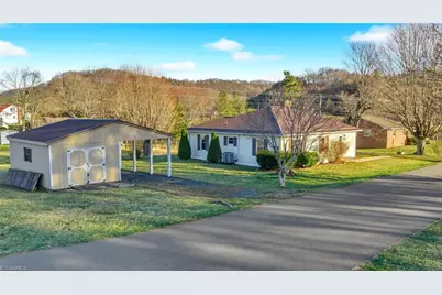 186 King Street, West Jefferson, NC 28694 - Photo 1