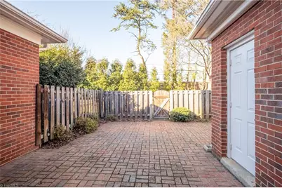 27 Fountain Manor Drive, Greensboro, NC 27405 - Photo 31