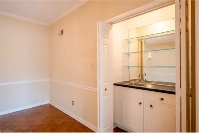 27 Fountain Manor Drive, Greensboro, NC 27405 - Photo 9