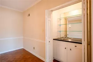 27 Fountain Manor Dr, Greensboro, NC 27405 - Photo 9