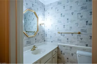 27 Fountain Manor Drive, Greensboro, NC 27405 - Photo 17