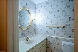 27 Fountain Manor Dr, Greensboro, NC 27405 - Photo 17