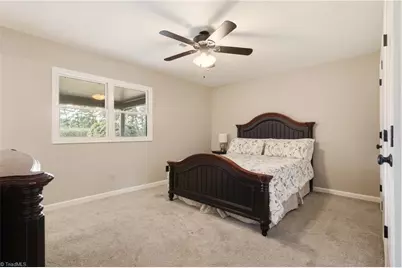 4900 Forest Oaks Drive, Greensboro, NC 27406 - Photo 15