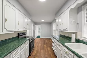 800 Creekside Dr, High Point, NC 27262 - Photo 17