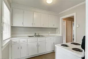 210 Lawrence St, Greensboro, NC 27406 - Photo 9