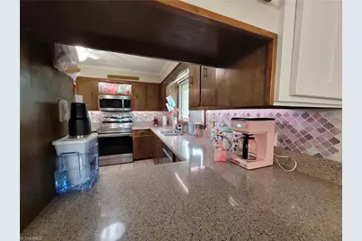 5 Windsor Circle, Thomasville, NC 27360 - Photo 17