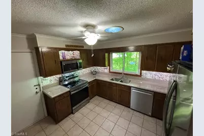 5 Windsor Circle, Thomasville, NC 27360 - Photo 11