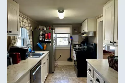 1408 Essex Place, Lenoir, NC 28645 - Photo 9