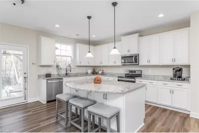 128 S Honey Locust Drive, Thomasville, NC 27360 - Photo 9