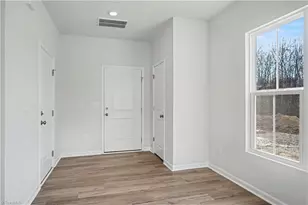 1409 Allegheny River St, Greensboro, NC 27405 - Photo 9