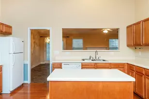 2221 Sweetbay Cir, Burlington, NC 27215 - Photo 9