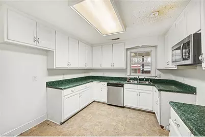 2811 Charley Lane, Burlington, NC 27215 - Photo 15