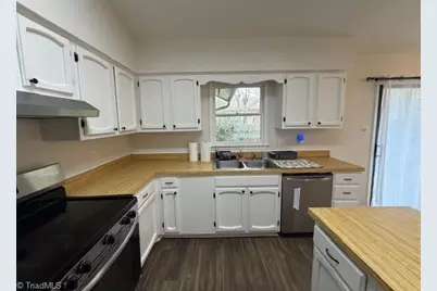 2543 Cottage Place, Greensboro, NC 27455 - Photo 5