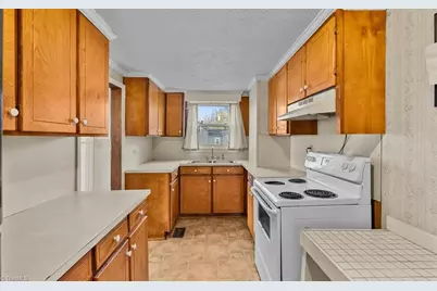 1060 N Scales Street, Reidsville, NC 27320 - Photo 9