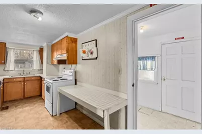 1060 N Scales Street, Reidsville, NC 27320 - Photo 13