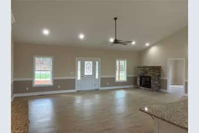 621 W Atkins Street, Dobson, NC 27017 - Photo 5